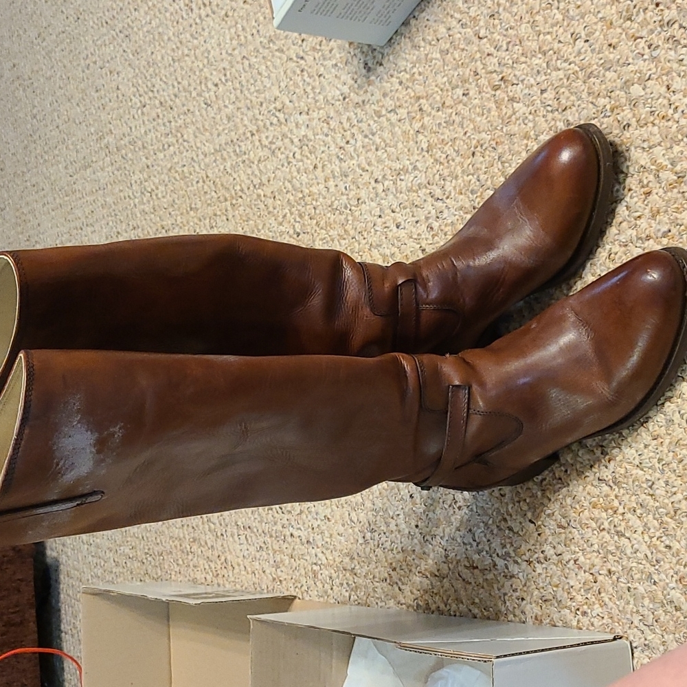 Frye Lindsey plate redwood boots